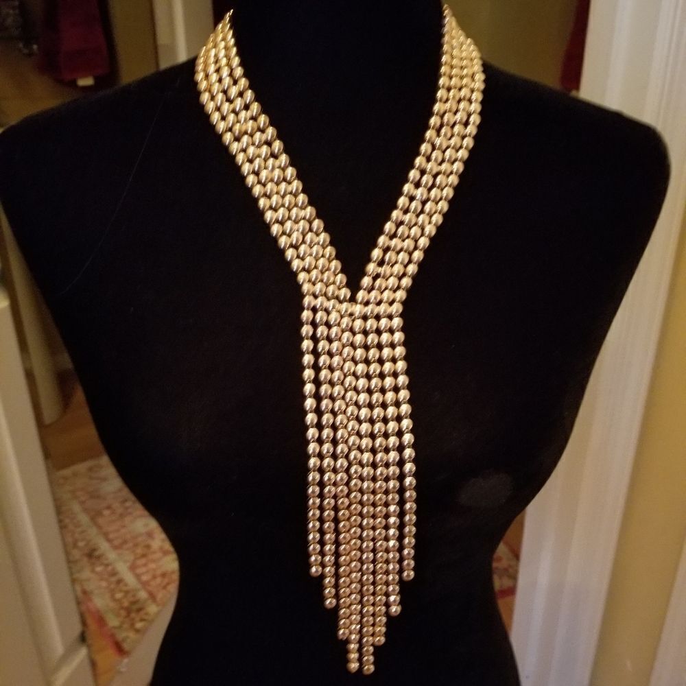 BEAUTIFUL GOLD STATEMENT NECKLACE
